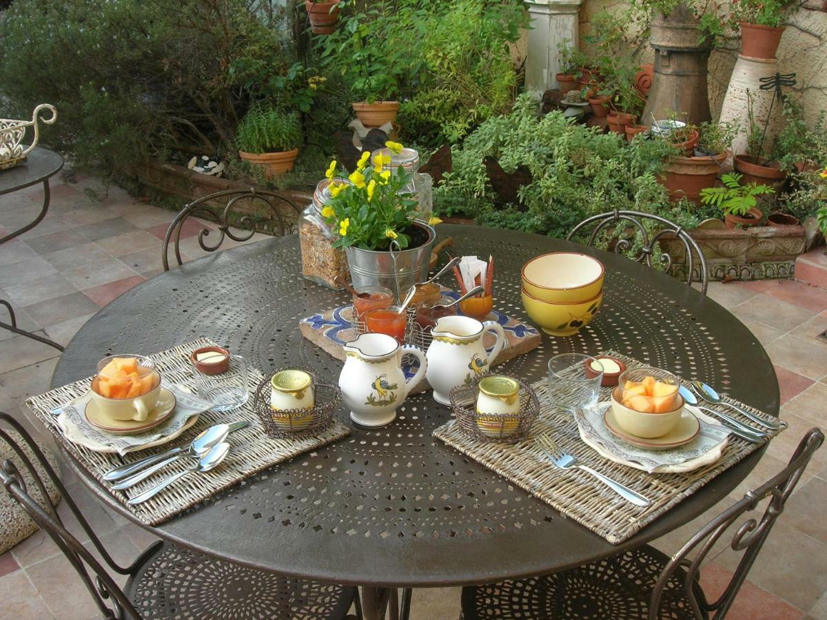 Le Clos Des Freres Gris Bed and Breakfast Aix-en-Provence Zewnętrze zdjęcie